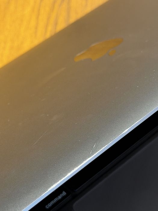 Macbook Pro 13 inch A2251 | i7 2.3 GHz | 32GB RAM | 512GB SSD