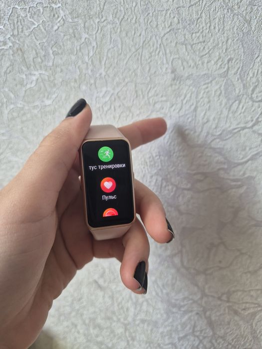 Продам часы Huawei Band 6-3E5