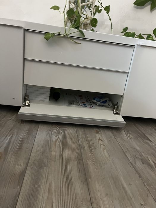 Comoda de tv alba lucioasa