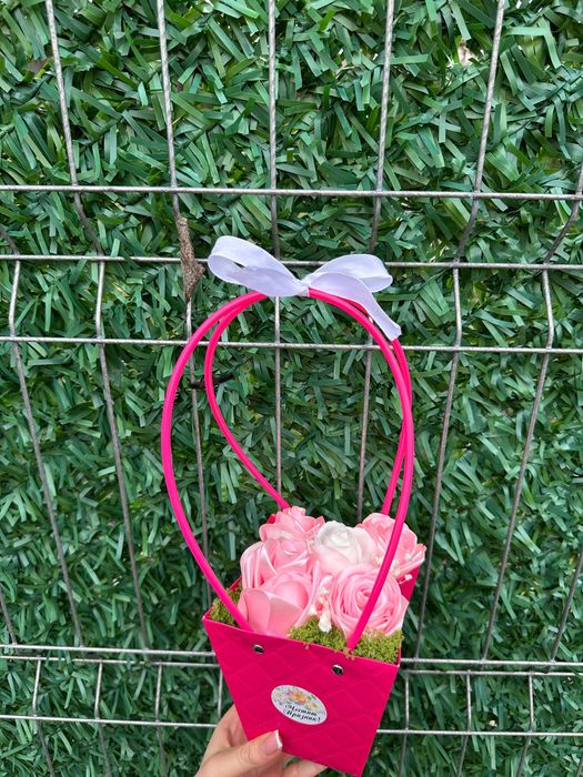 Подаръци от сапунени рози и сатенени рози