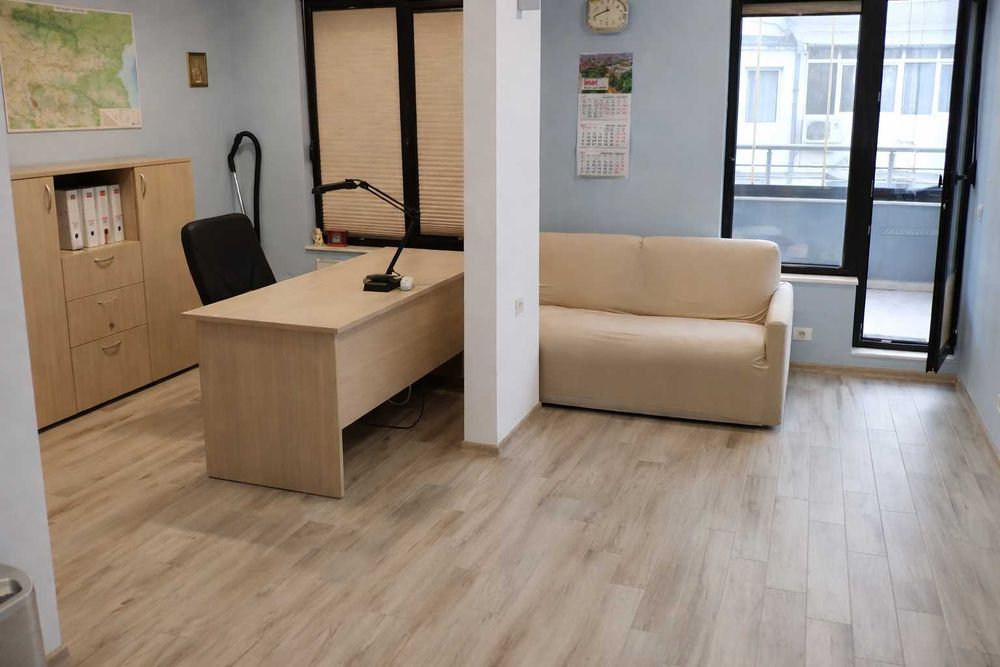 Дава се под наем Офис в Варна, Център - 35 кв.м за 298.86 € - Снимка #1