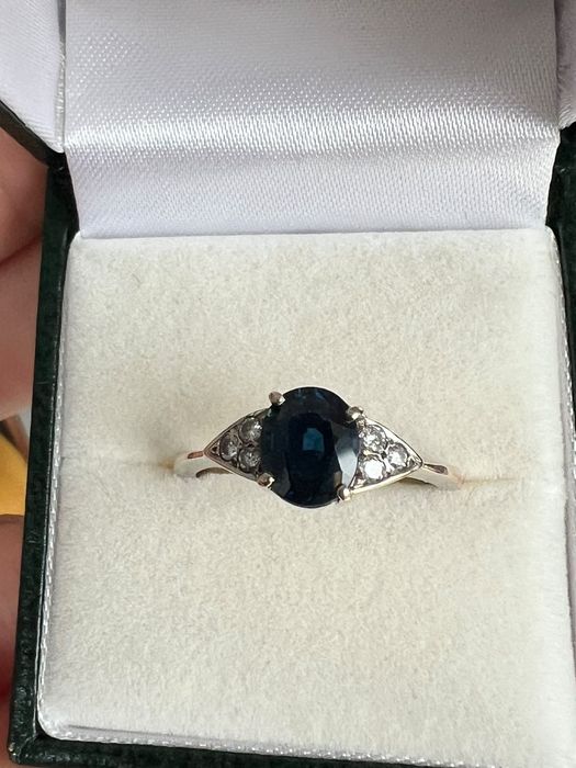 Inel din aur cu diamante si safir!
