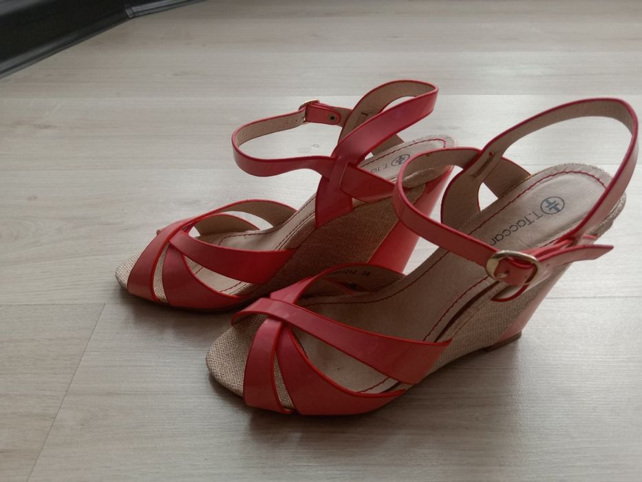 Босоножки розовые