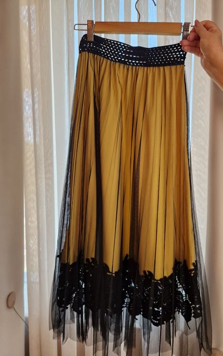 Пола миди цвят жълт