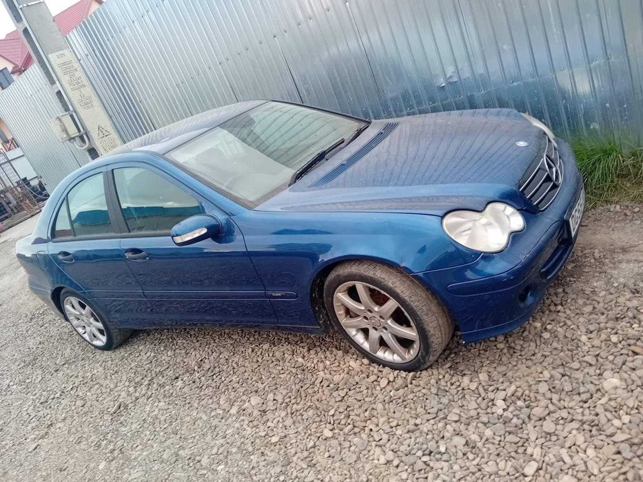 Dezmembrez Dezmembrari piese Mercdes C class w203 an 2005 2.2 cdi 646