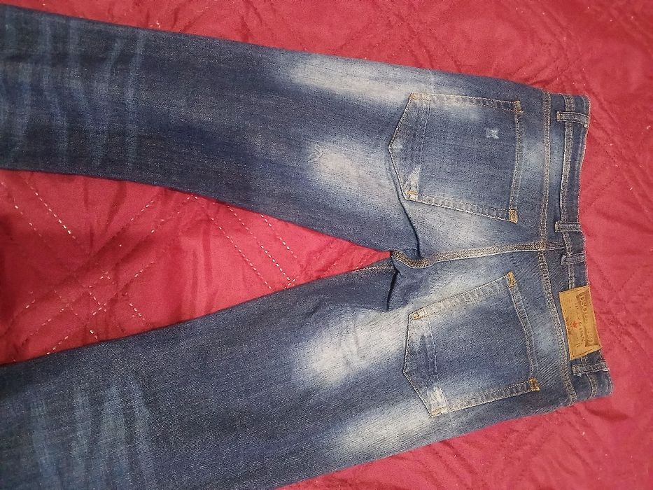 Продавам много запазени дънки и панталони  DSQUARED.  Scotch Soda.