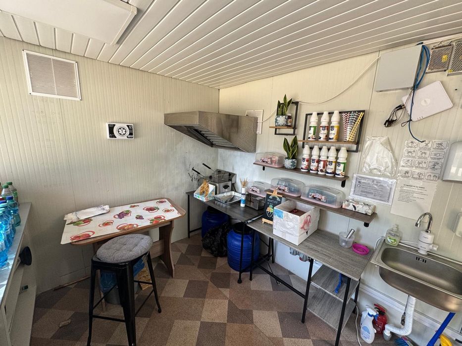 Container utilat spațiu comercial