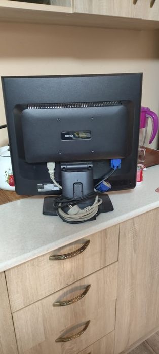 Монитор от компьютера и клавиатура