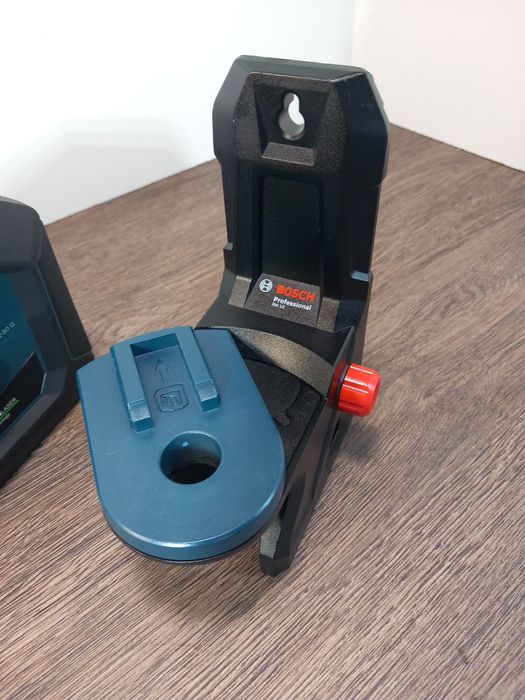 Vând laser Bosch GCL 2-50G
