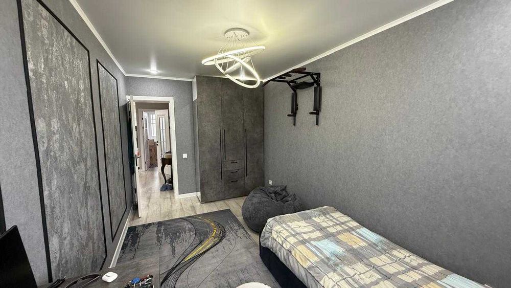 Продам 4 комнатную квартиру