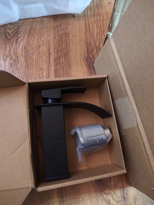 стоящ смесител за мивка