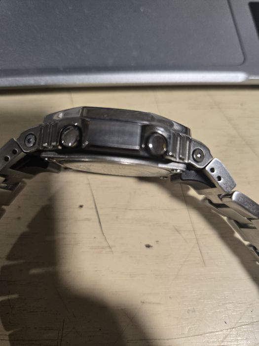 Продавъм мъжки часовник касио джи шок пълен комплек има си гаранция 21м още и сертификат за автетичност пълен комплект е