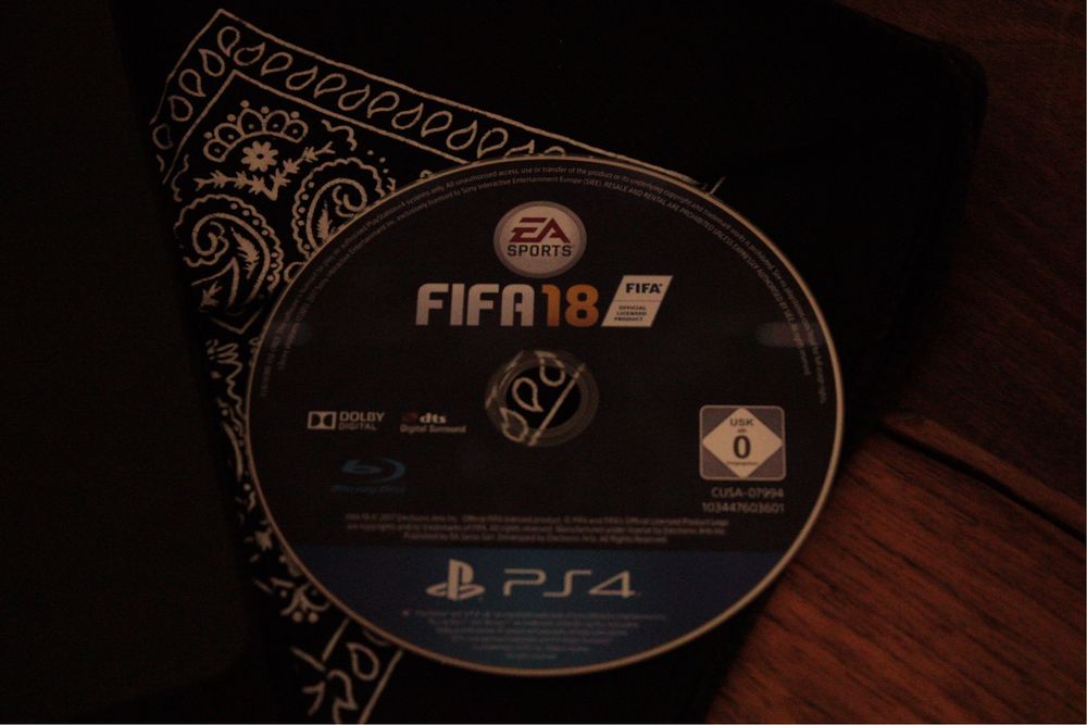 Play Station 4 - 1TB