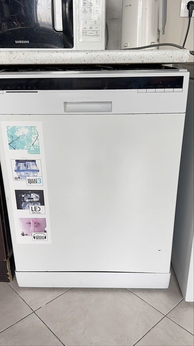 Продам встриваемую посудомойку