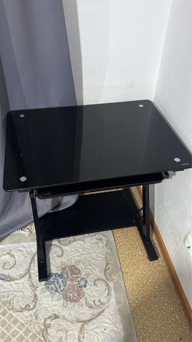 Срочно продам компьютерный стол