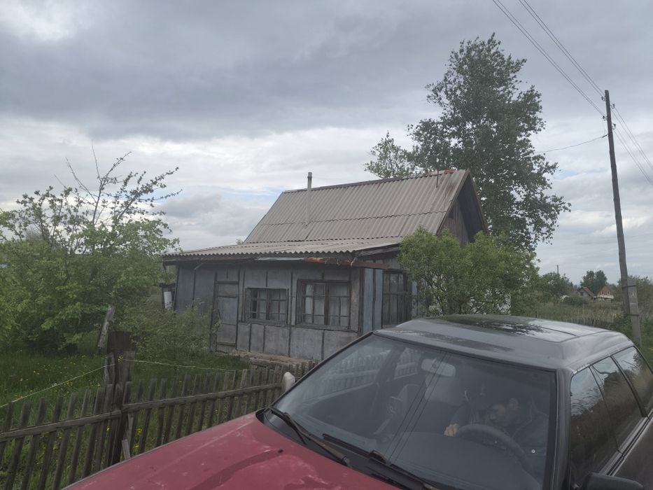 Срочно продам дачу с участком 10 соток.