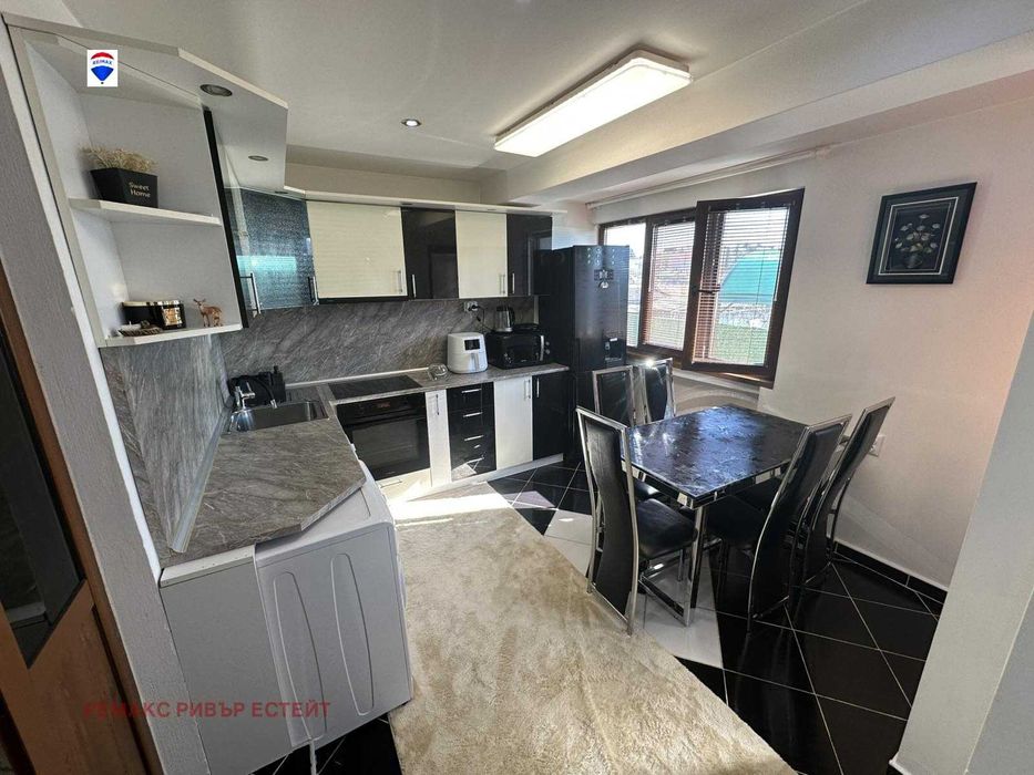 Къща на два етажа за продажба гр. Две могили