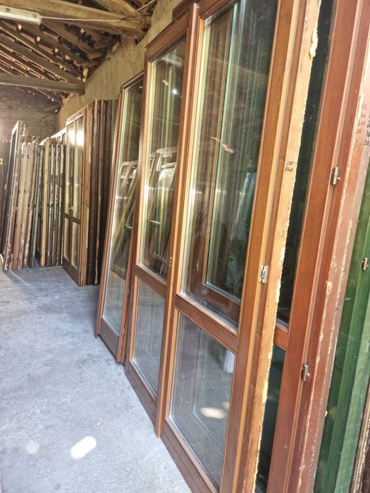 Над 100 различни бройки висококачествена италианска дървена дограма