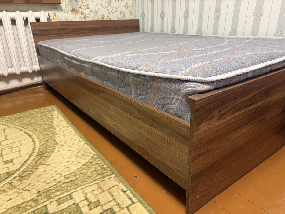 Кровать спальная