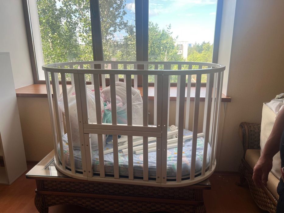 Кроватка детская белая