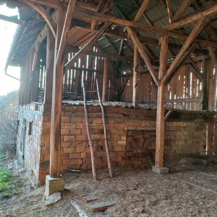 Vând casă cu teren