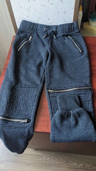 Брюки для мальчика ,спортивные,теплые,на 7 лет