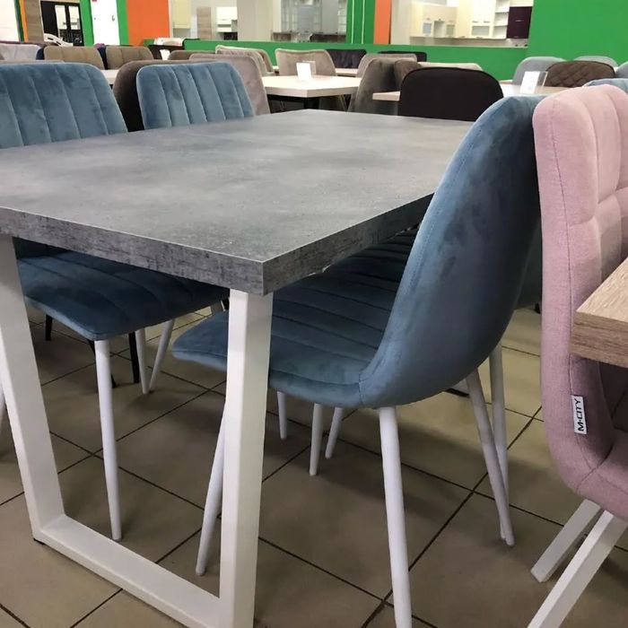 Кухонный стол и стулья