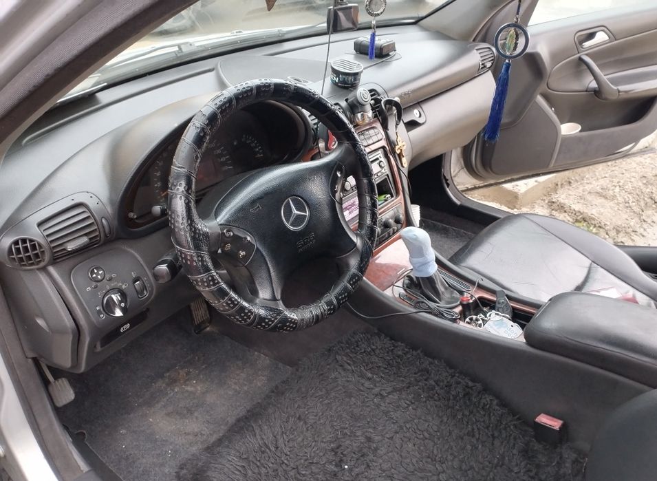 Carlig haion turbo injector capota bara usa utie motor mercedes c200 A