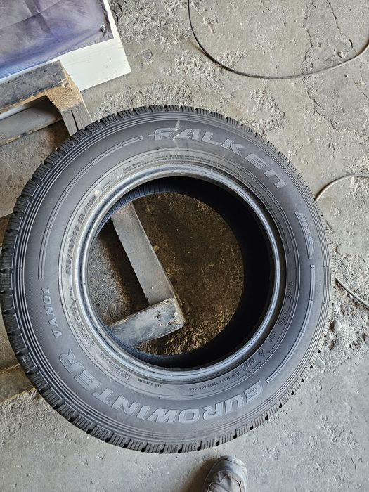 1 anvelopa iarna 235 65 16C Falken 9mm