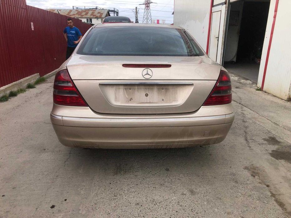 Dezmembram Mercedes-Benz E Class W211 2.7 diesel Euro 3