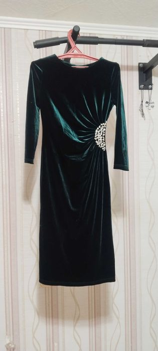 Продам платье бархатное