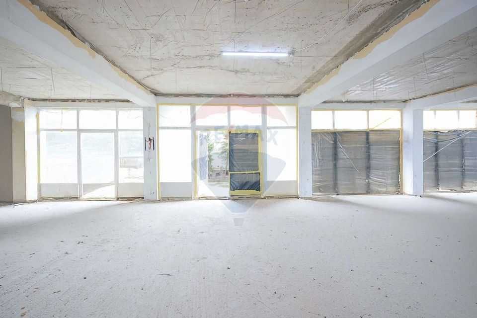 Spațiu comercial 498 mp de vânzare, str. Petru Maior, Sânmartin