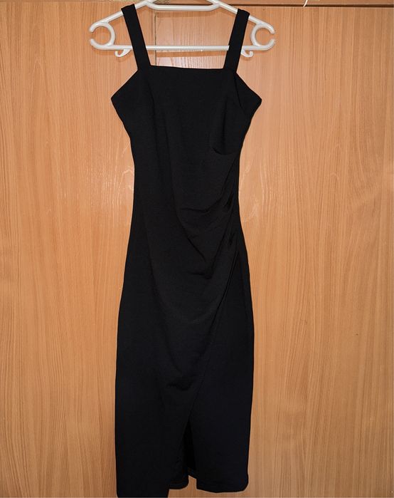 Элегантное чёрное платье