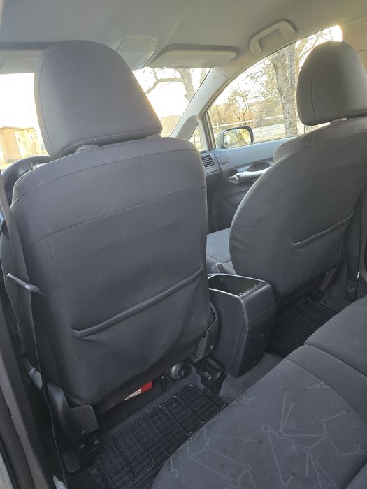 Тойота аурис 1.3 бензин