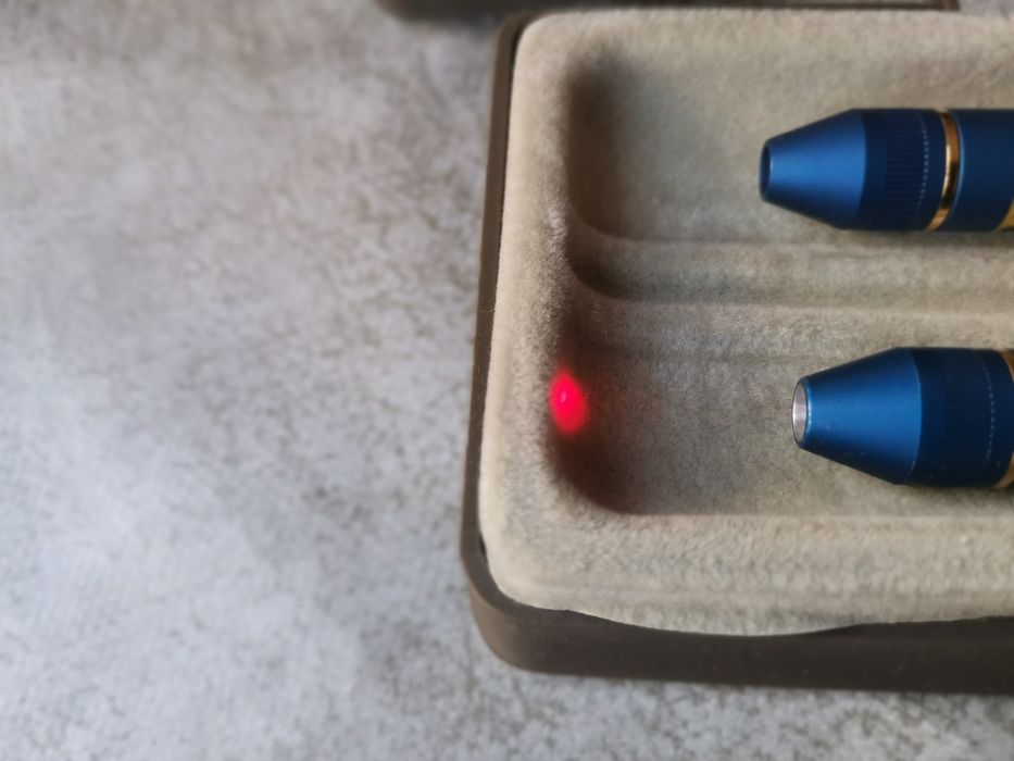 Два броя лазери  писалки