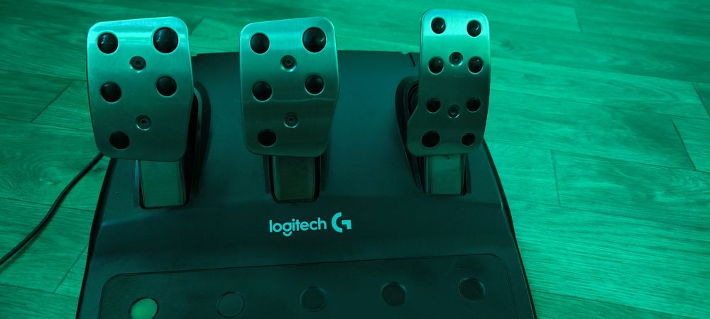 Logitech G27 Volan Gaming + Pedale + Schimbător