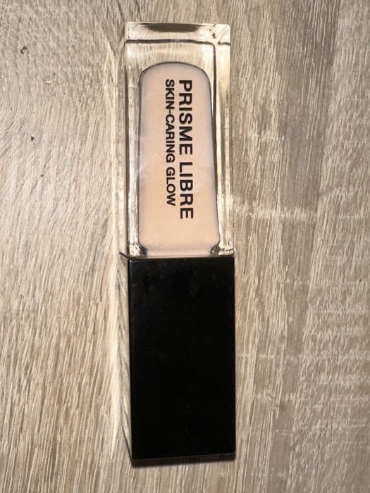 Fond de ten Givenchy Prisme Libre Skin-Caring Glow