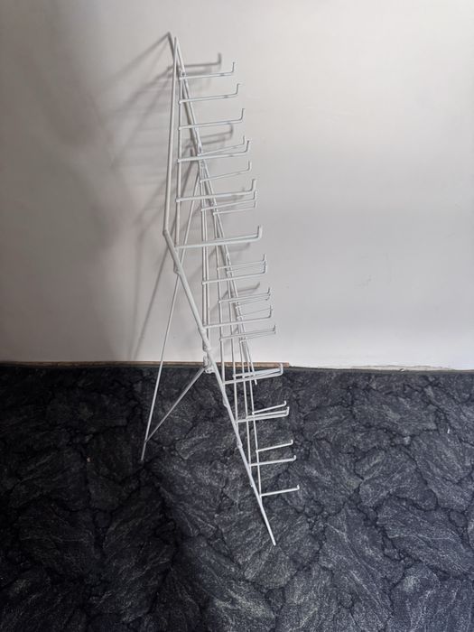 Стелажи за мартеници