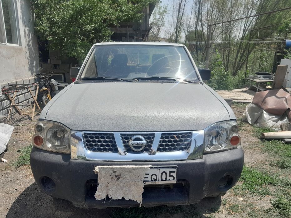 Ниссан пикап МП300 рамный 2.4