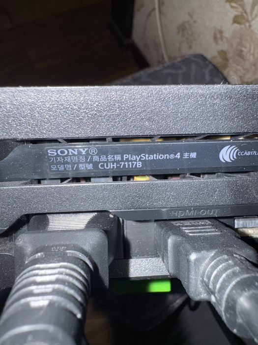 Продаю playstation 4 pro свою