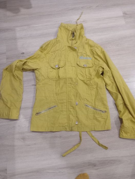 Продам на весну курточку