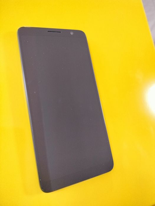 Smartphone TCL 501 nou