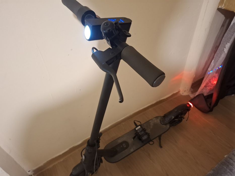Vând  sau schimb cu Trotinetă electrică X(Cu Telefon).iaomi