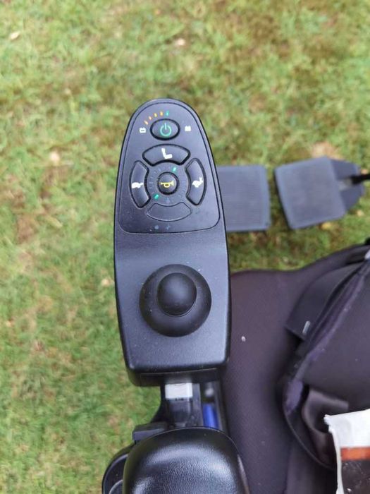 Vând scaun rulant electric PTR persoane cu dizabilități