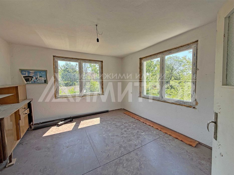 Продава се Къща в с. Стоян Михайловски, Област Шумен - 162 кв.м за 463 €/кв.м - Снимка #17