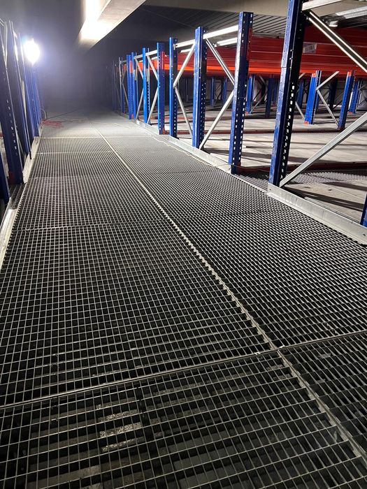 Trepte și gratare zincate