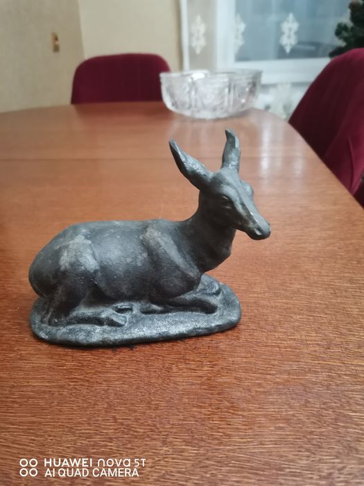 Продам статуэтку в виде собаки