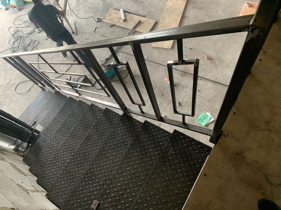 Антресольный этаж,сварщик