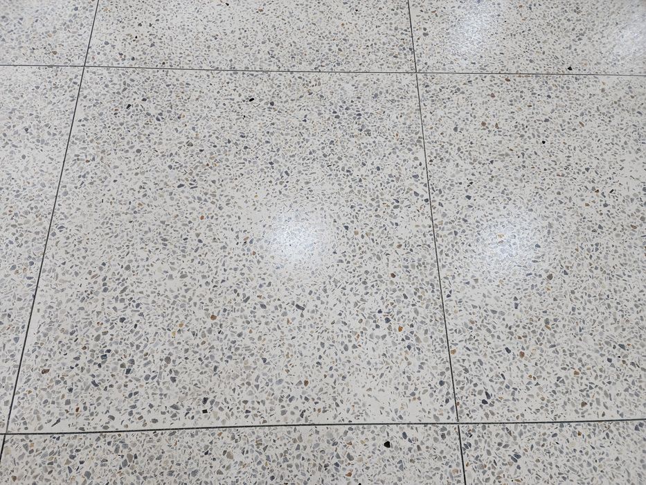 Залифка шлифовка   прмышлинних  полов   топинг     и мазайку из мрамор