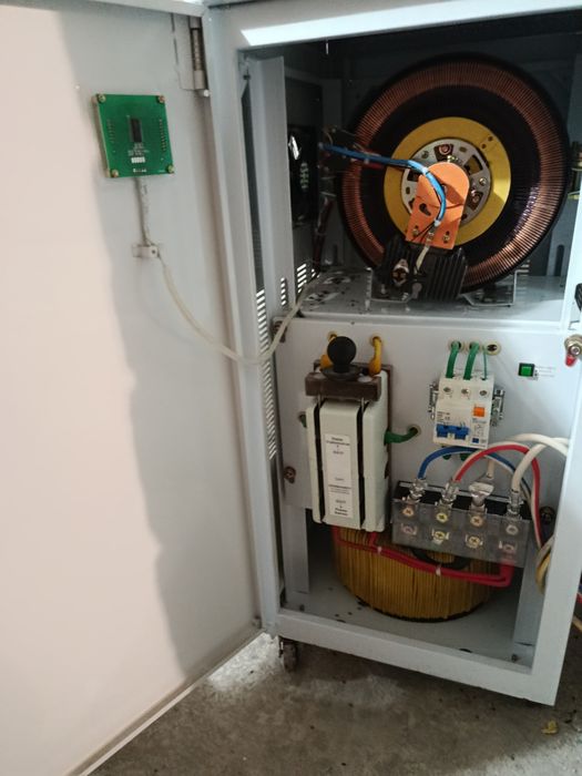 Ремонт стабилизаторов напряжения. Латр, реле, симистор